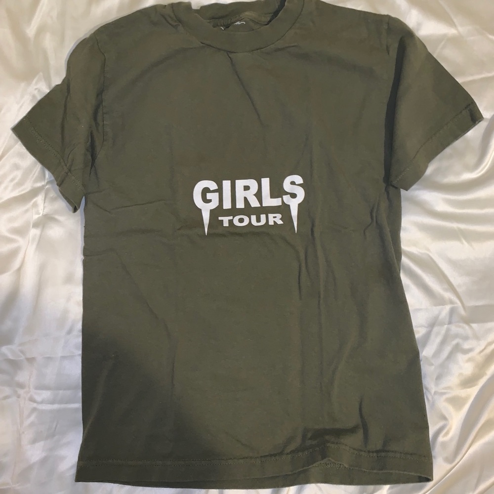GIRLS TOUR Olive T-shirt from @sorellaboutique
